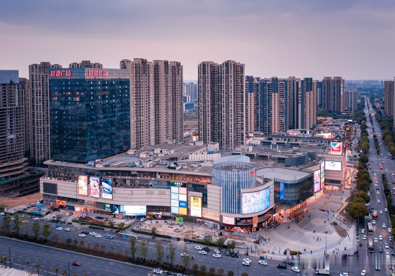 【⚠️新疆、青海、甘肃老乡听句劝！求你们别再往成都楼市里冲了！】我一个在成都