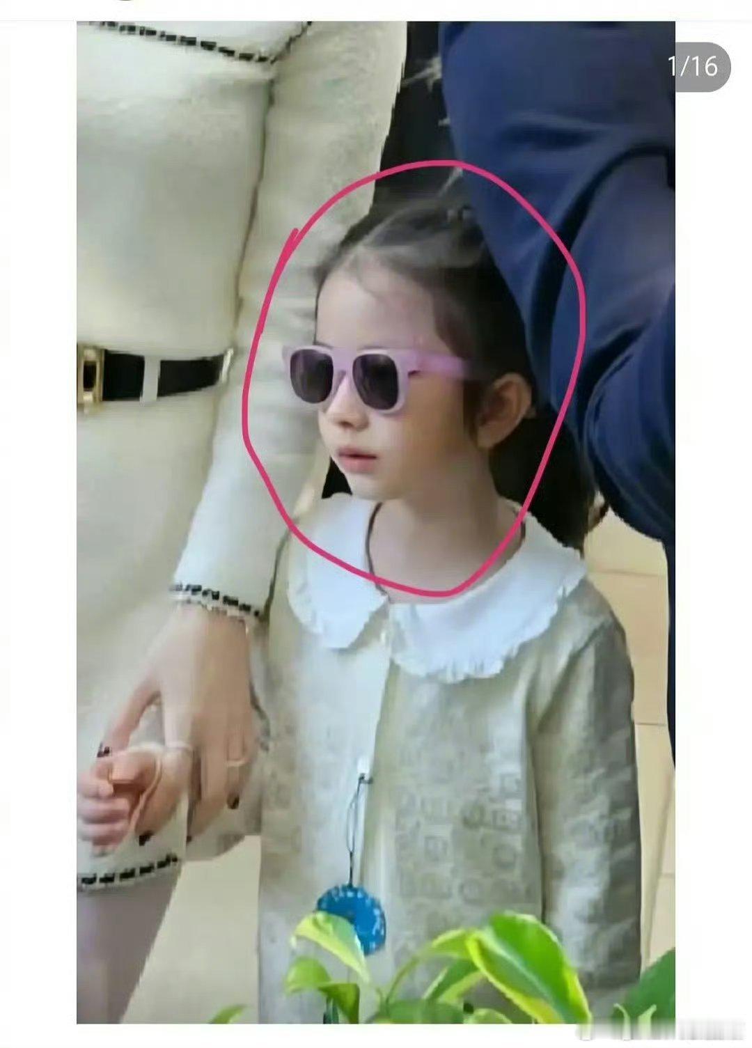 郭富城的女儿好美，顶美的妈，天王的爸，这个鼻子和头包脸骨相长大了不要太惊艳！​