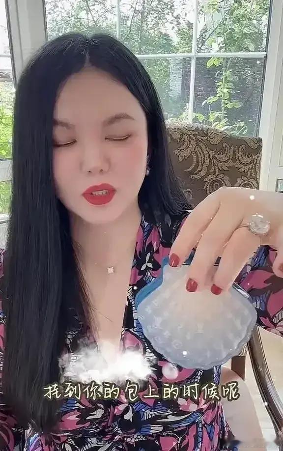 李湘回京晒货，鸽子蛋戒指闪瞎眼！​​​