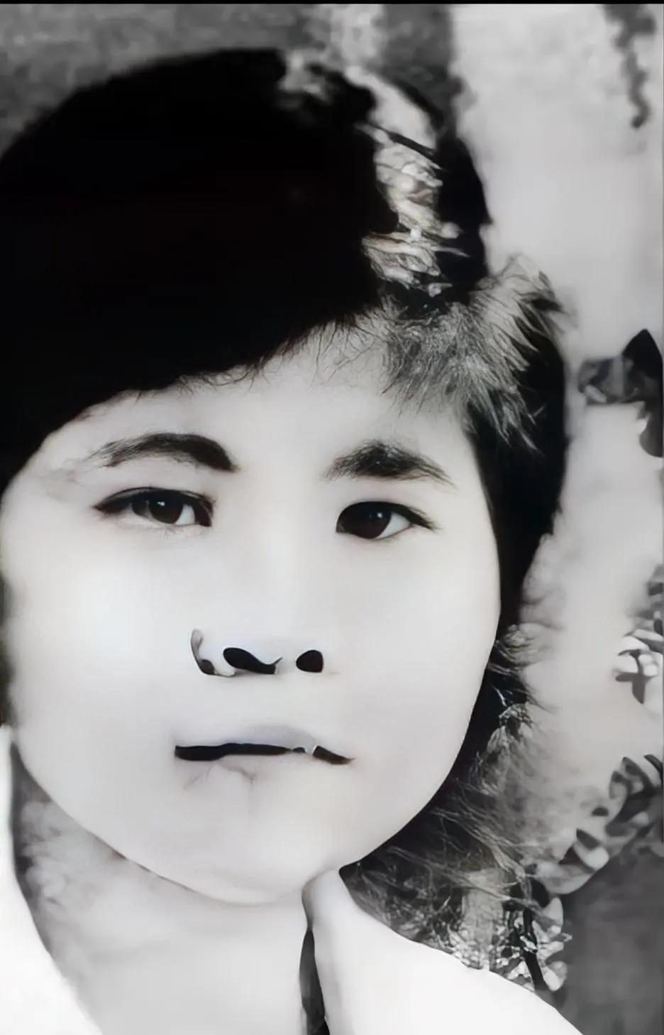 1940年，双枪李林困守破庙，日军破门瞬间，所有人都以为她要投降——她却抬手就毙