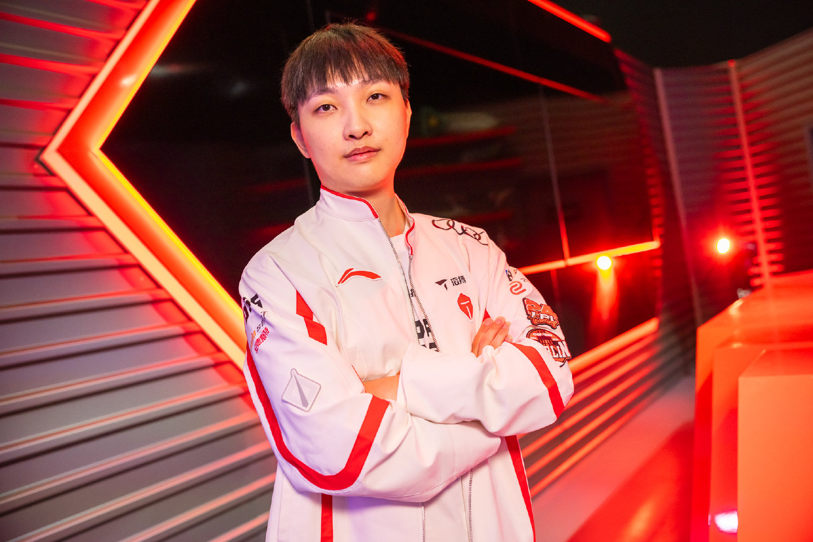 爷青回！Uzi正式官宣复播，这次回归也顺手拉来了呼吸、小天、兮夜和小明组成全新车