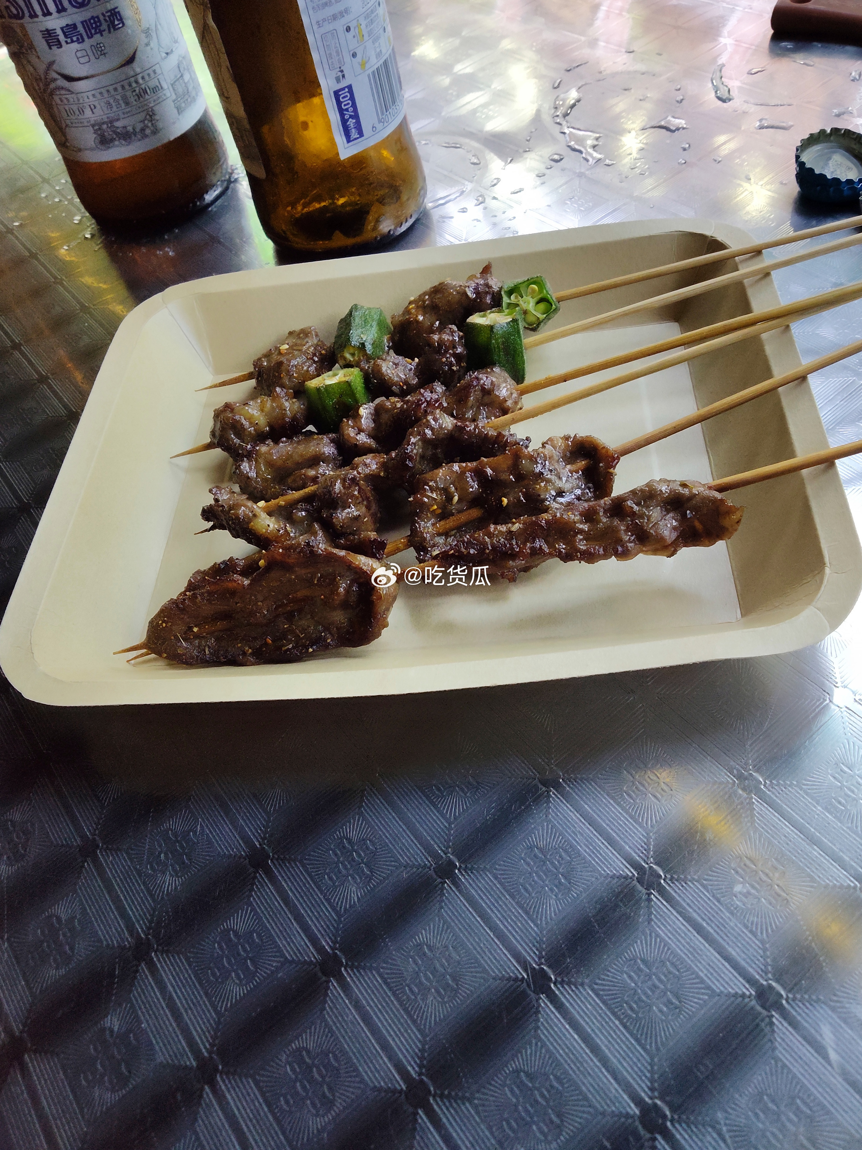 又挖掘到一家蛮不错的烧烤店，依然是庐山路凤凰城那一片，这家叫鲜锅烧烤，也有做卤水