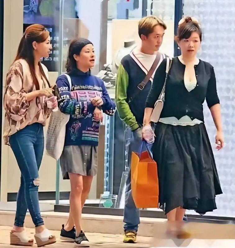 香港最怂的富二代邓兆尊，他守着15亿遗产躺吃了27年，利息滚到17亿。3个女友同