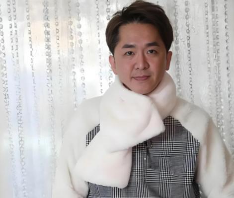 他守着4.2亿遗产，一辈子没上过一天班，没做过一笔投资，没结过一次婚，每天就是陪