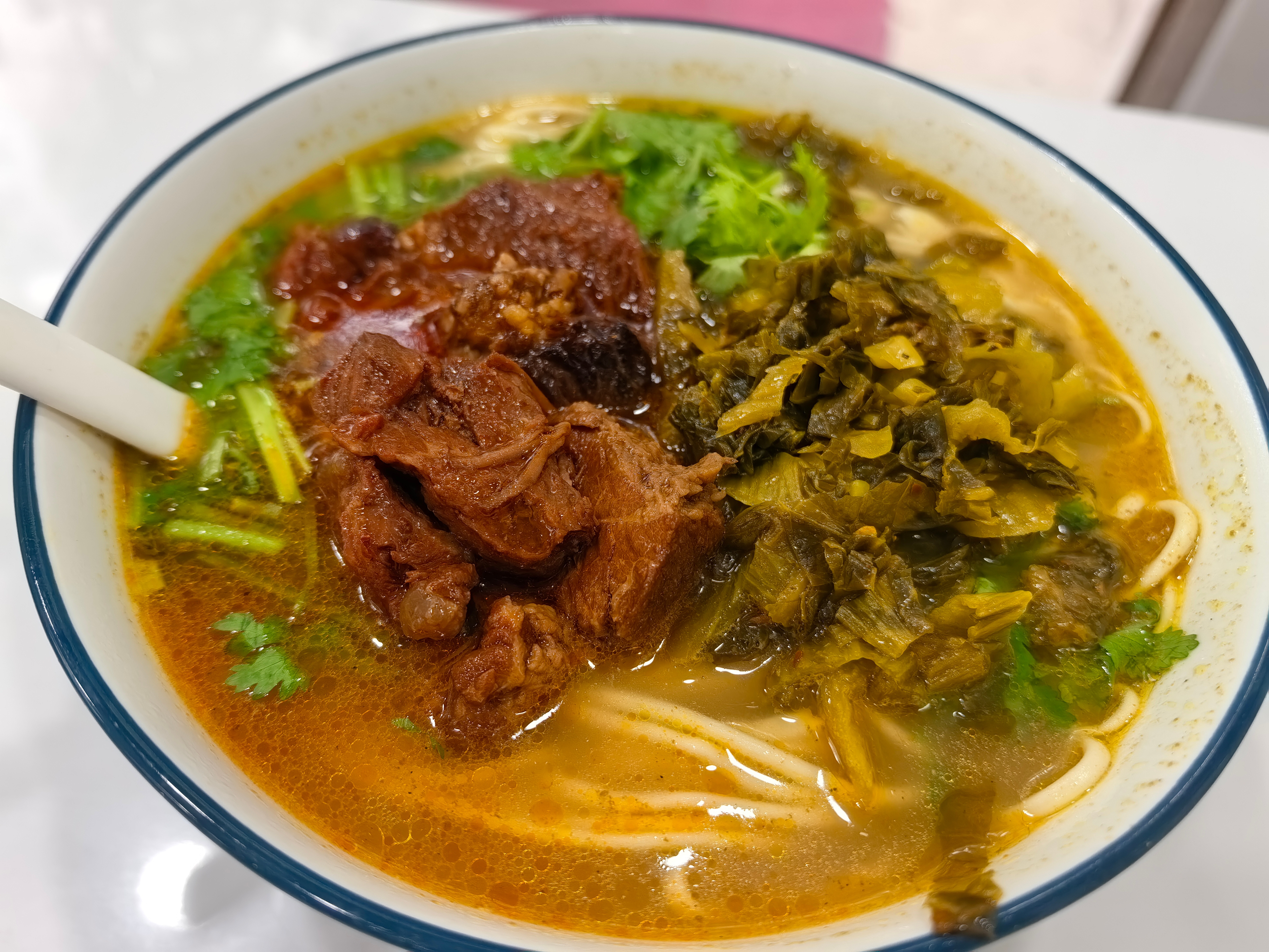 好久没吃这家牛肉面了。甚是想念啊。