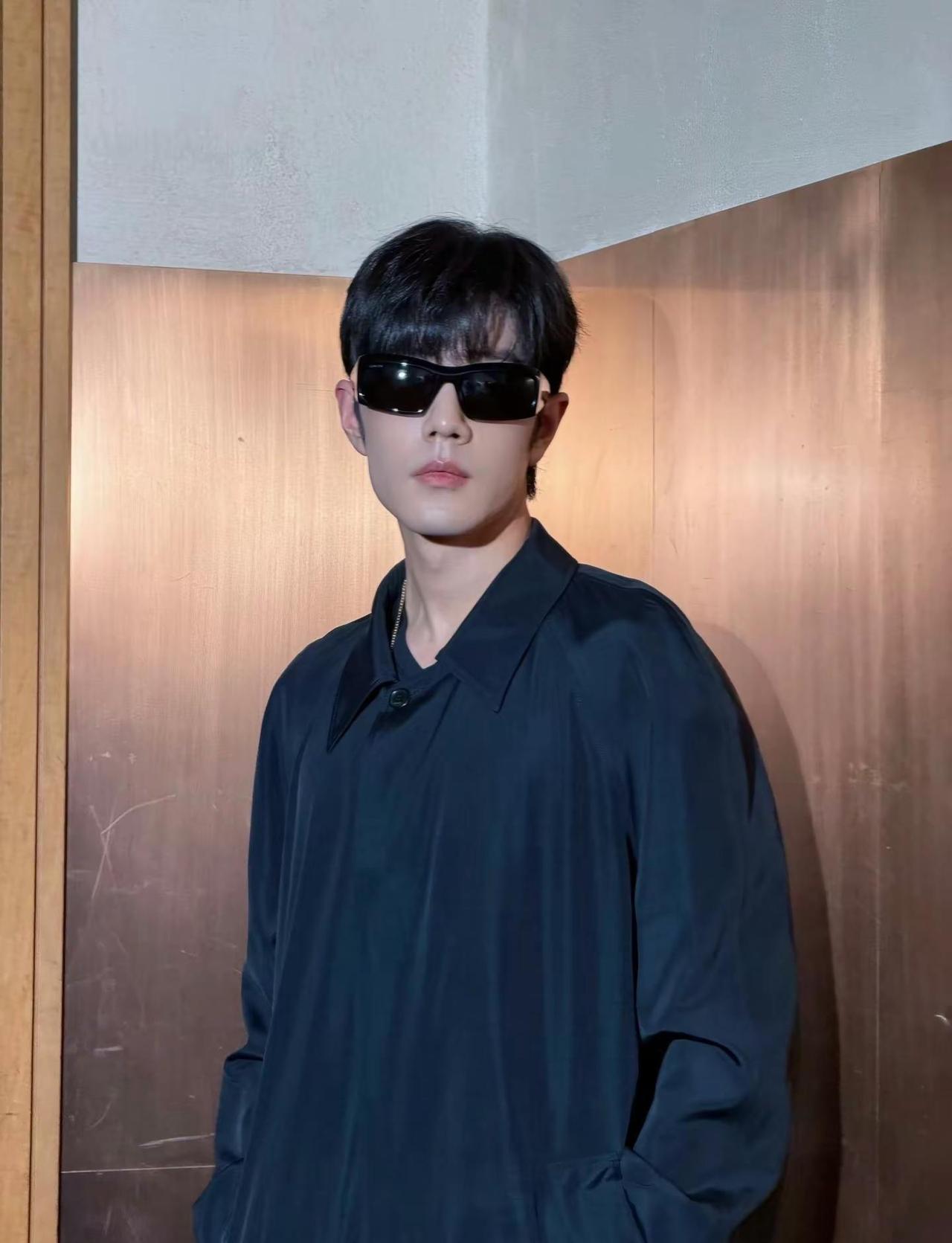 战战太帅啦！肖战米兰时装周战战顺顺利利，平安喜乐💚💛❤️