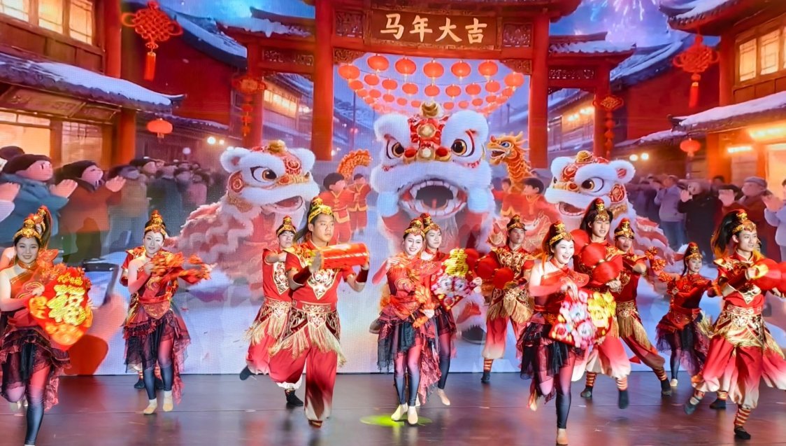 用春晚视角看国产科技变化，真的太燃了！以前看个新鲜，现在全是实打实的好用，从家里