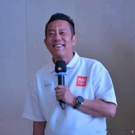 贾国龙预计西贝亏损将超6亿：承认自己爹味很重去年9月，罗永浩公开吐槽西贝“高价预