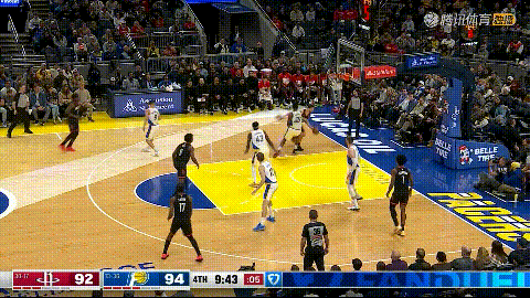 火箭超级中锋申京真是怒火中烧！在今天火箭客场挑战步行者的比赛中，当时比赛进行到了