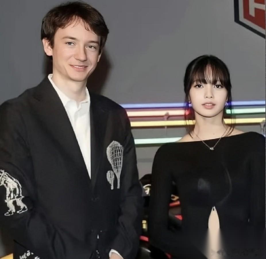 终于知道了，为什么Lisa会和LV三公子分手了，原因很简单，那就是她和豪门圈
