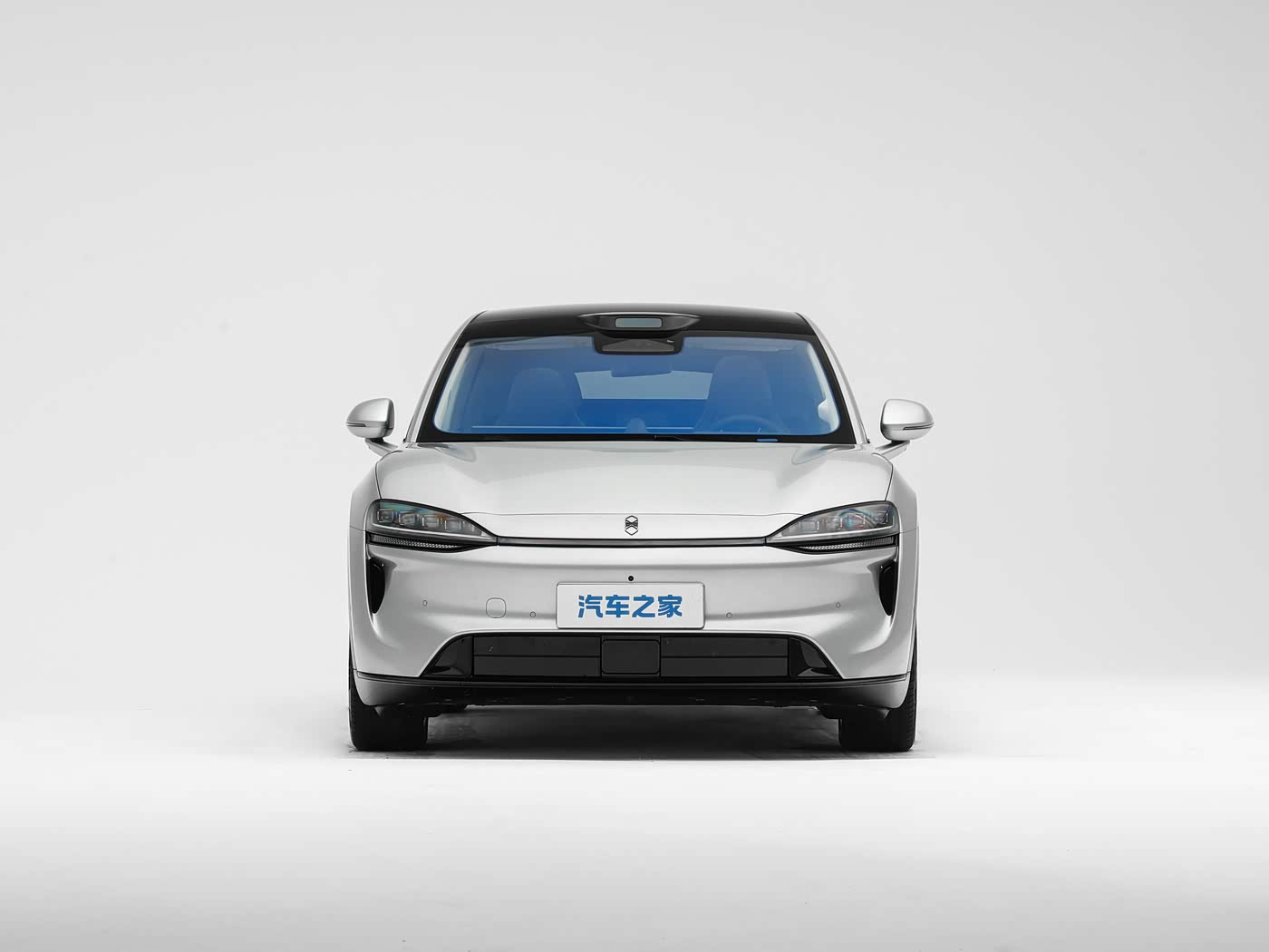 售23.98万起！新款智界R7上市​​​