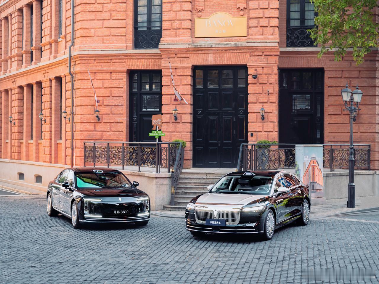 TA俩同框真的太抢眼了！刚刚看到尊界和追光L并排的照片，简直可以用“神仙组合”来