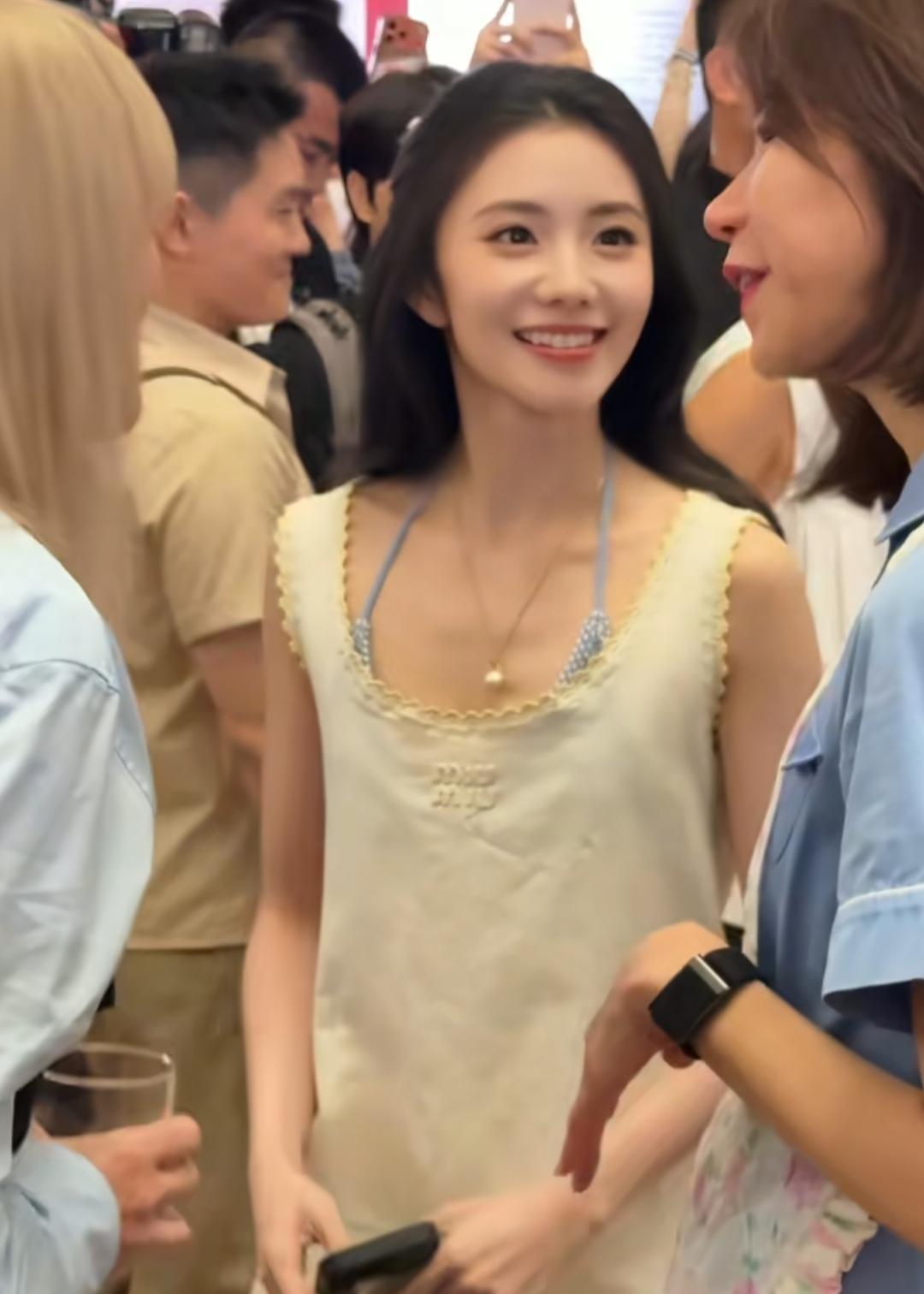 在美这件事情上，我觉得刘浩存是近几十年唯一可以和林青霞相提并论的女演员，80、9