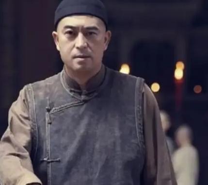 2015年，他拍《白鹿原》时，对女演员李梦大喊“滚蛋”，随即抗下一切代价坚决换人