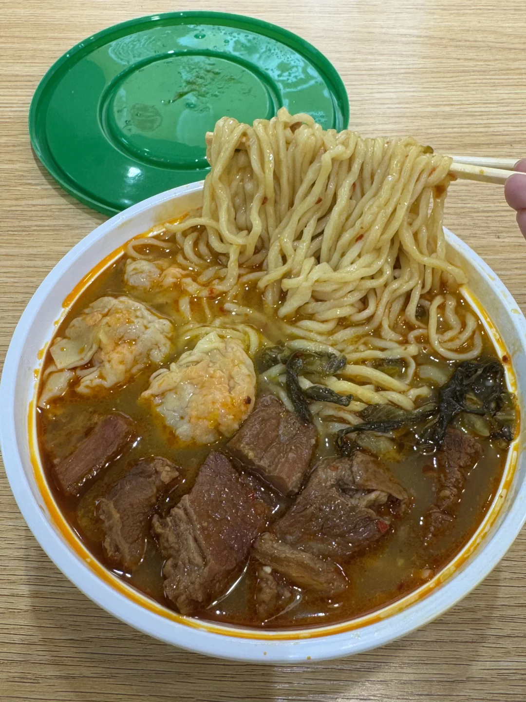 袁记这碗酸菜牛腩面夯爆了！！！