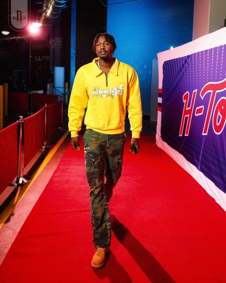 火箭队今天的比赛当中，不仅首发阵容迎来了调整，他们的第二阵容也有一些小小的变化。