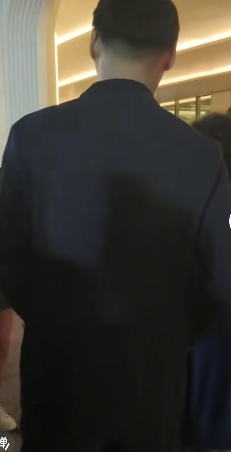 李昊真的要加盟申花了吗？申花管理层赛后被球迷围堵住了！球迷高喊李昊！管理层听到后