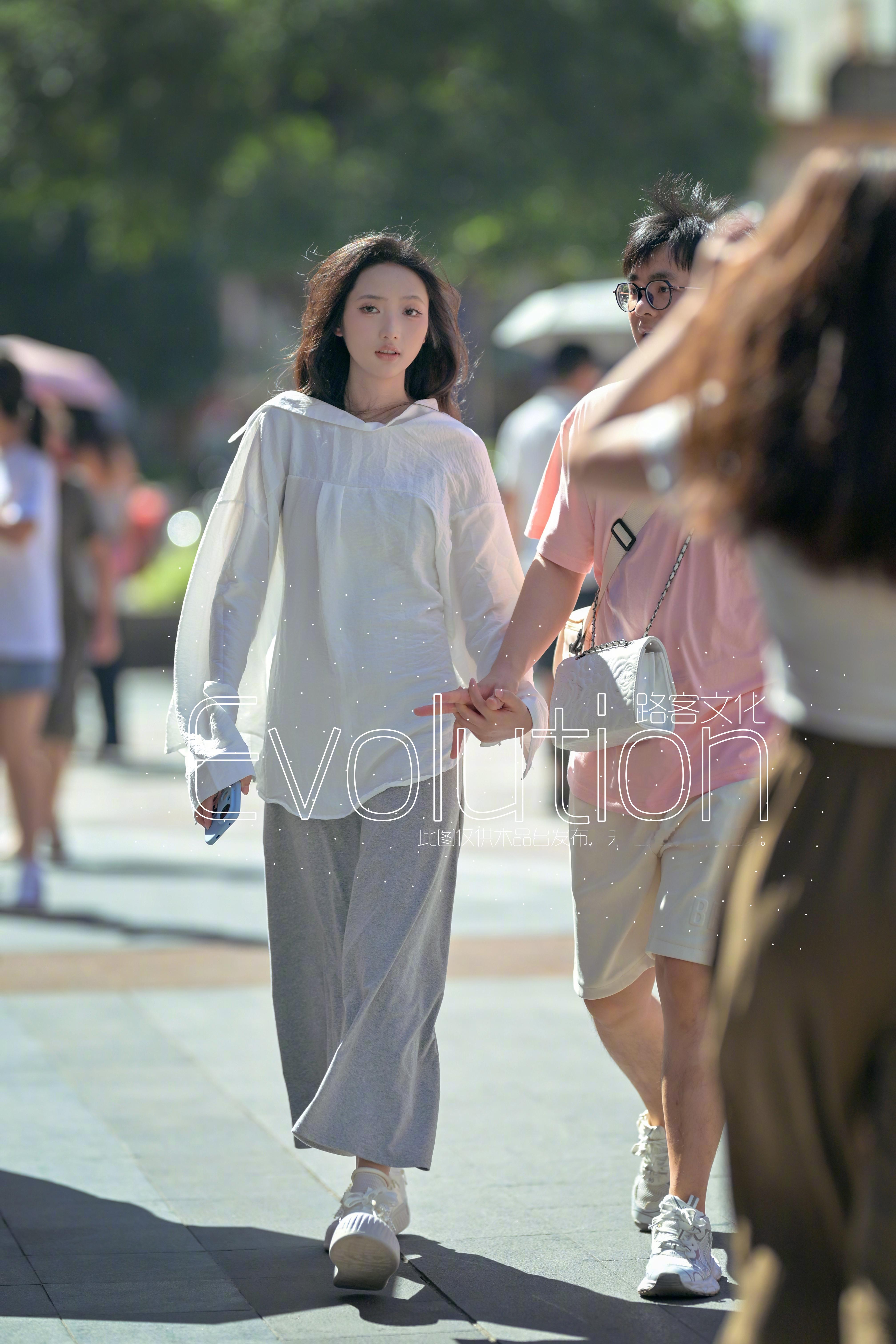 这是衬衫反穿吗？还是新的款式？​​​