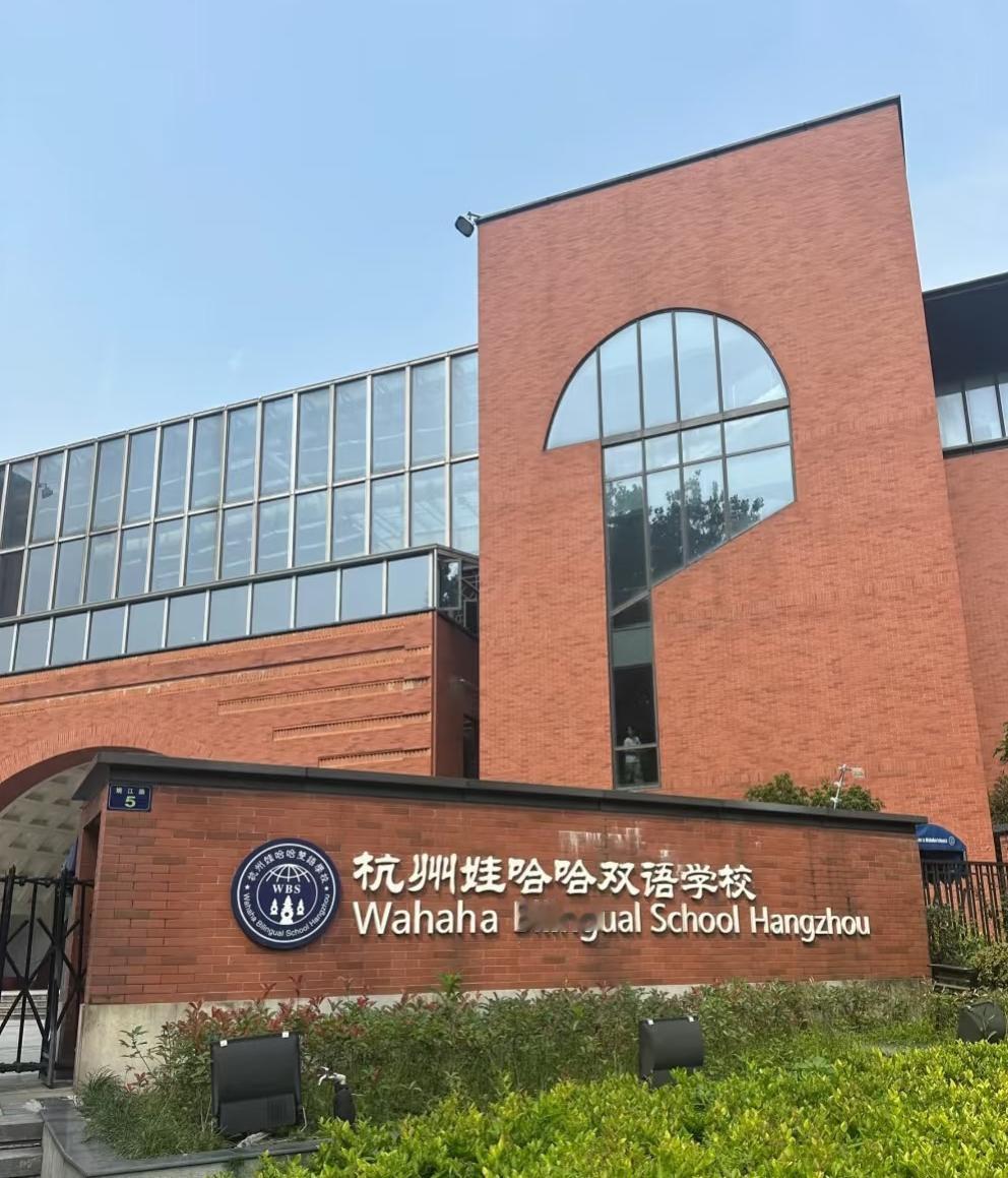 娃哈哈毕竟是股份制企业，国资占大头；所以要严格区分个人和公司。像原高管杜建英利用