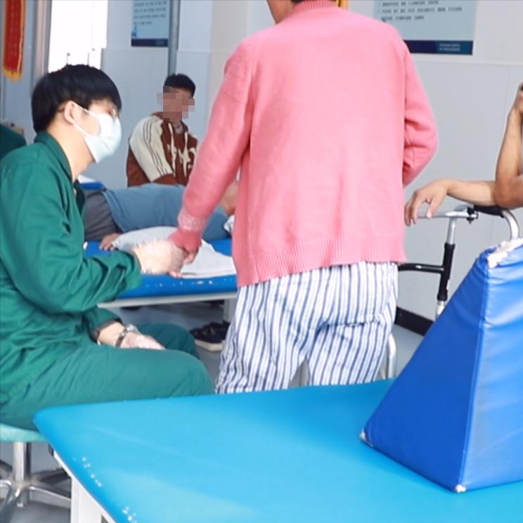 脑梗死专盯这5类人！看完赶紧自查，现在知道还不晚1.年龄渐长的中老年人尤其