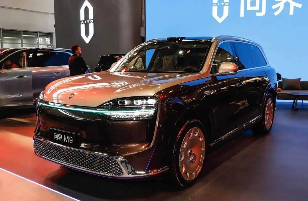 三周交付破万！问界M9创下50万级车型全新交付纪录！鸿蒙智行价位车型交付速度