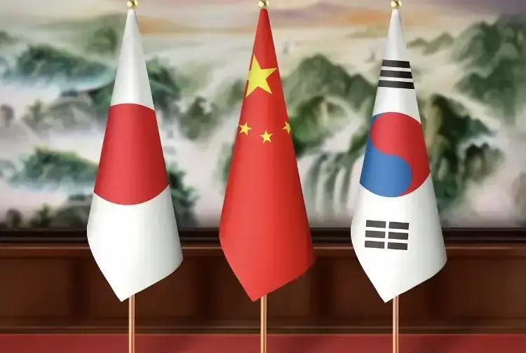 果不其然。两天后，中日韩卫生部门要在东京坐到一张桌子上，但别急着把这当成中日转