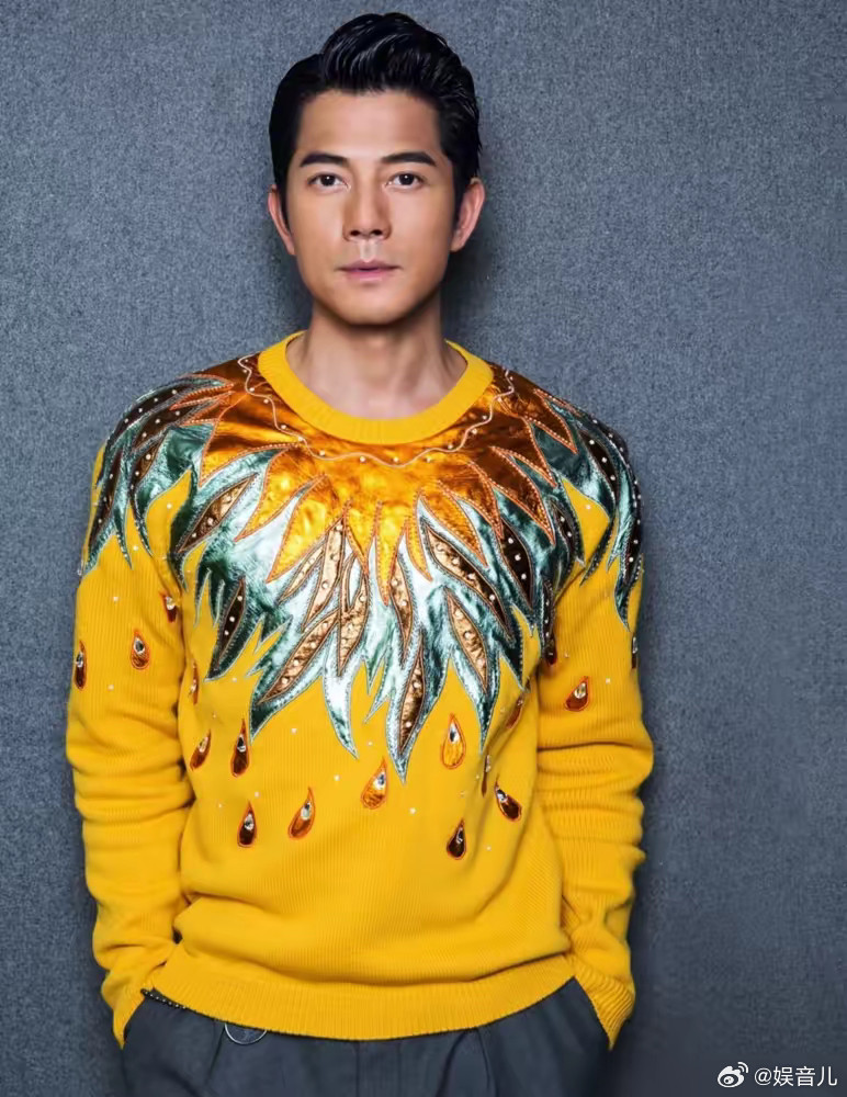 59岁的郭富城，体重超过64公斤就想死。朋友聚会，他敢吃麻辣锅，也敢碰菠萝包。