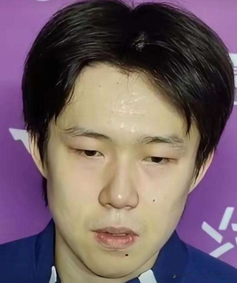 王楚钦到底怎么了，接下来的亚锦赛还是不打，看到有人说是不敢打，怕输球太难看了，又有人说因为伤病在身，