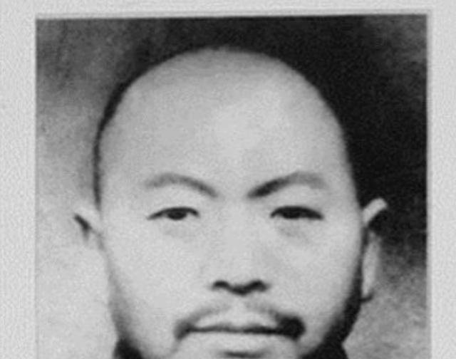 “我每个月给新四军送了20万银元，却被当成汉奸，我不甘心啊！”1951年，大汉奸