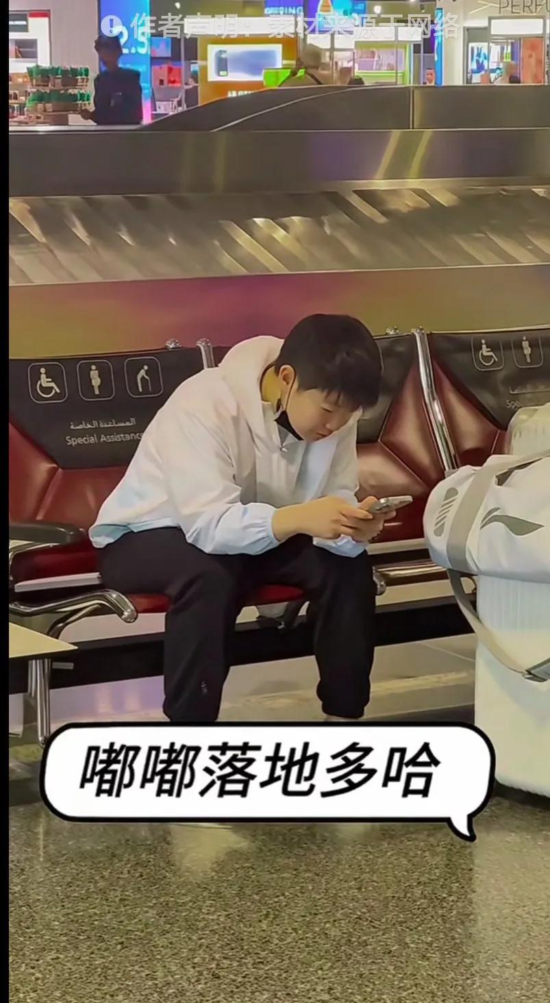 莎莎虽然总是一身李宁，但是发现莎莎是个细节控，小袜子总是跟衣服有搭配。愿莎宝多