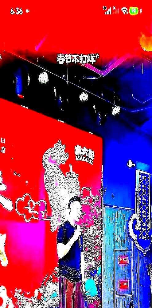 大S走后一年，深夜推开继母房门的箖箖，要的不是一声晚安。直播间几万人看着，