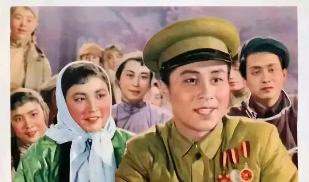 王心刚和唐国强谁的颜值更高？王心刚：身材高大魁梧，身姿挺拔，五官立体，鼻直口