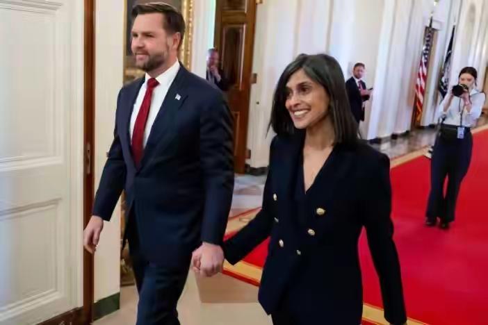 很多人都说万斯的印度媳妇显老，可是她年过40岁还怀孕了。女人过了40岁，生育能