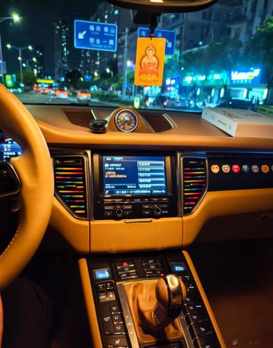 Macan.12万公里改一个中控屏，10年的Macan.12万公里，还是忍不