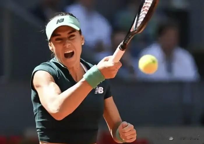 WTA1000赛罗马站首场女单1/4决赛，第三轮爆冷淘汰了世界第一萨巴伦卡的36