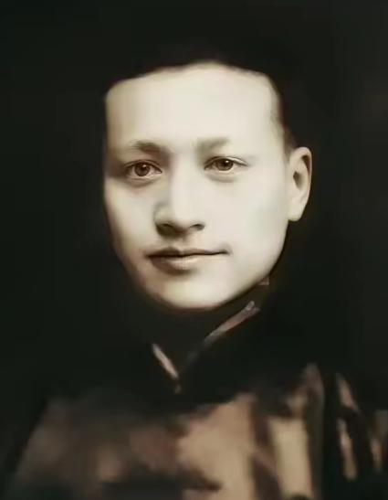 1940年，军统特工张金宝正要脱衣睡觉，刚躺到床上，日军就破门而入，张金宝来不及