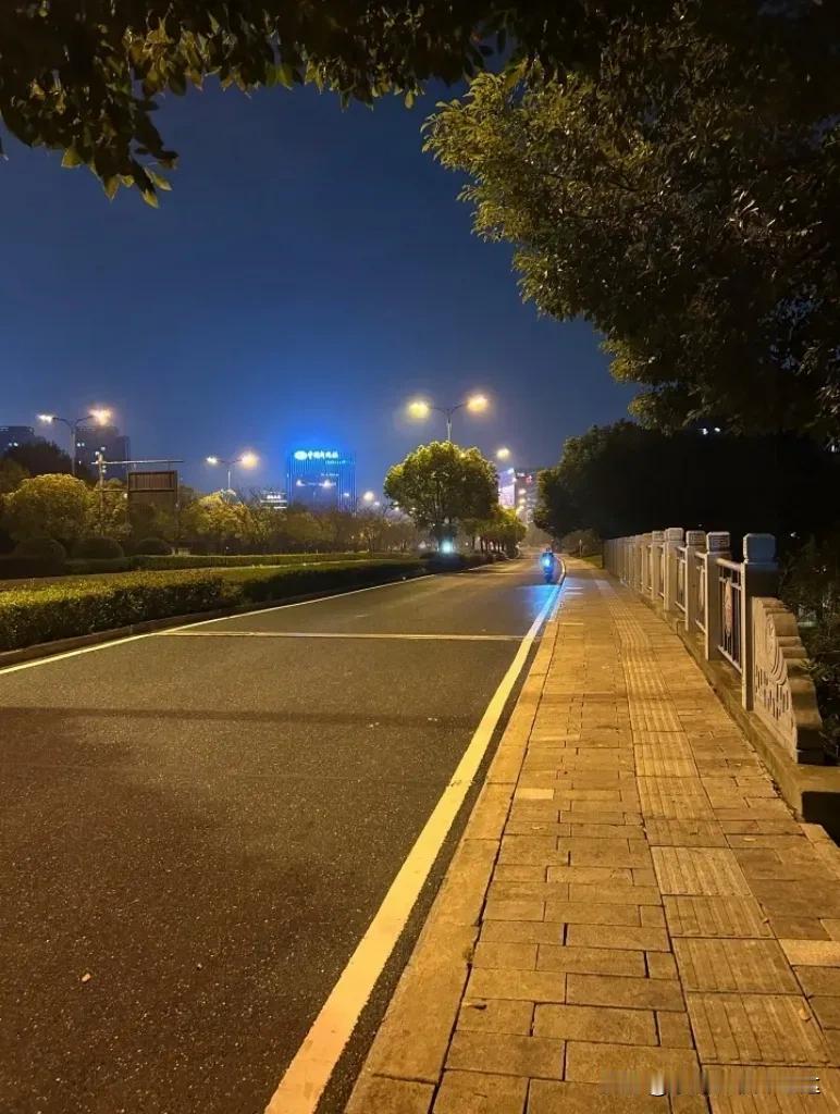 今天就是7月30日，奉劝大家一句：中午到下午六点前，能不出门尽量别出门，千万