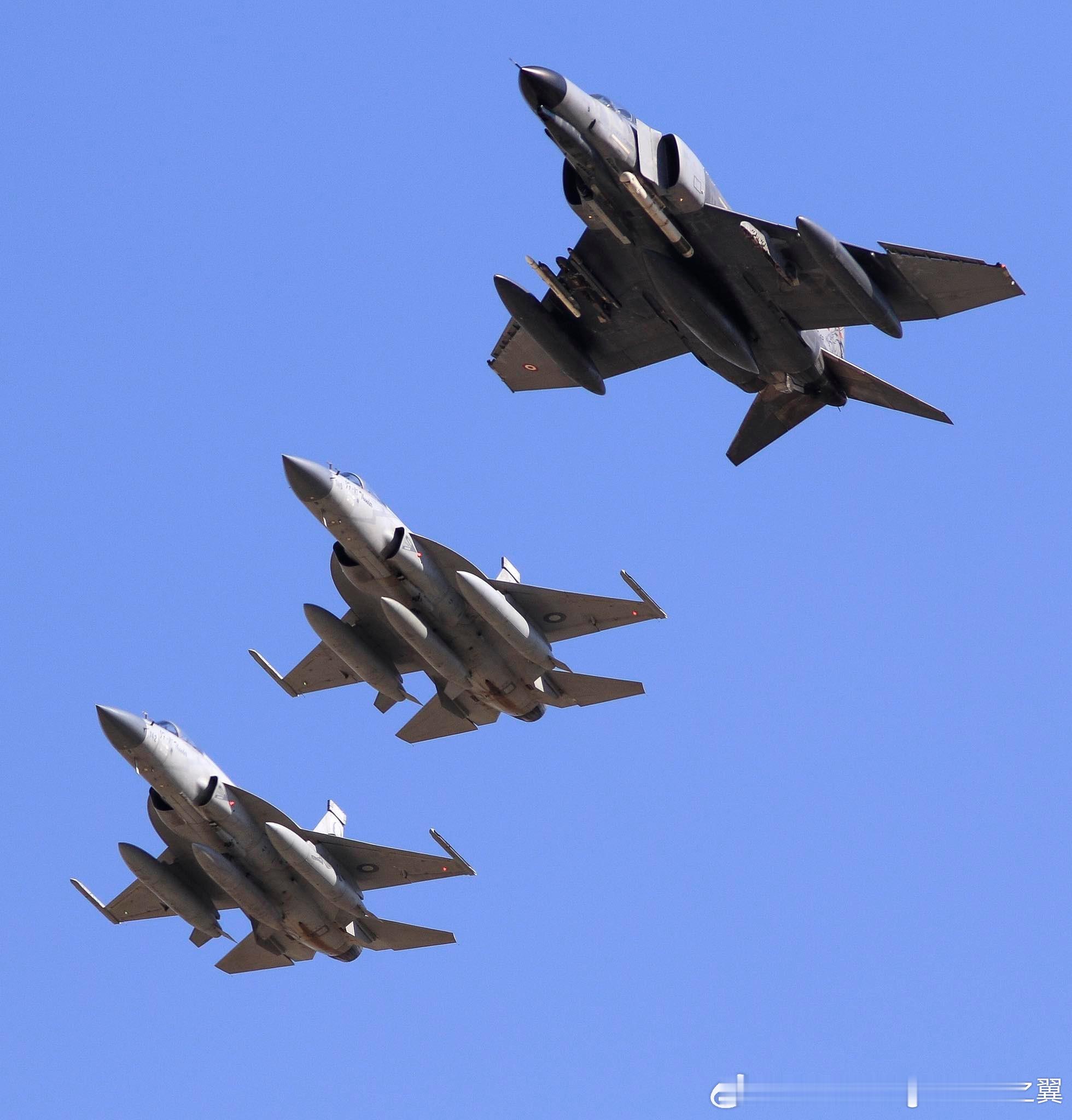 巴基斯坦JF-17与土耳其F-4E​​​