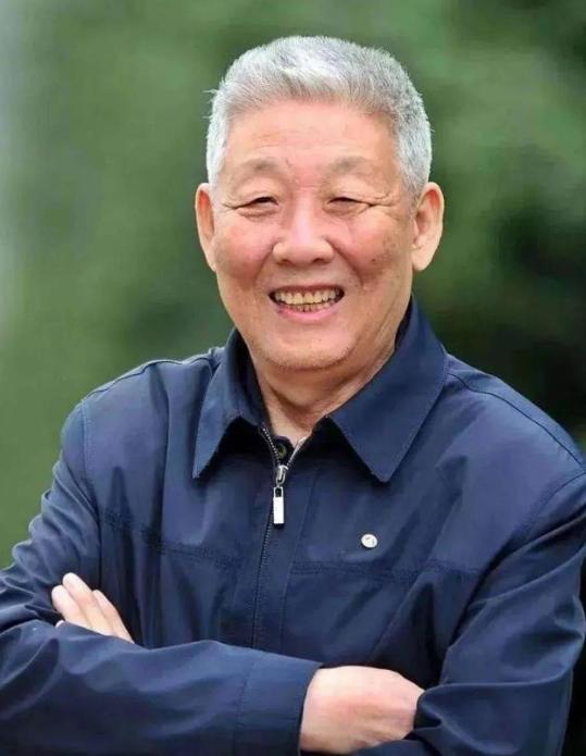 1950年元宵节，哈工大预科班学生孙家栋发现食堂有红烧肉。一时嘴馋的他，决定吃了