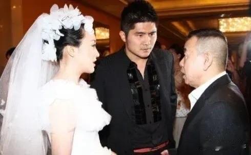 当年身家10亿的总裁石磊，为了追潘长江的女儿潘阳，送了辆3000多万的法拉利，结