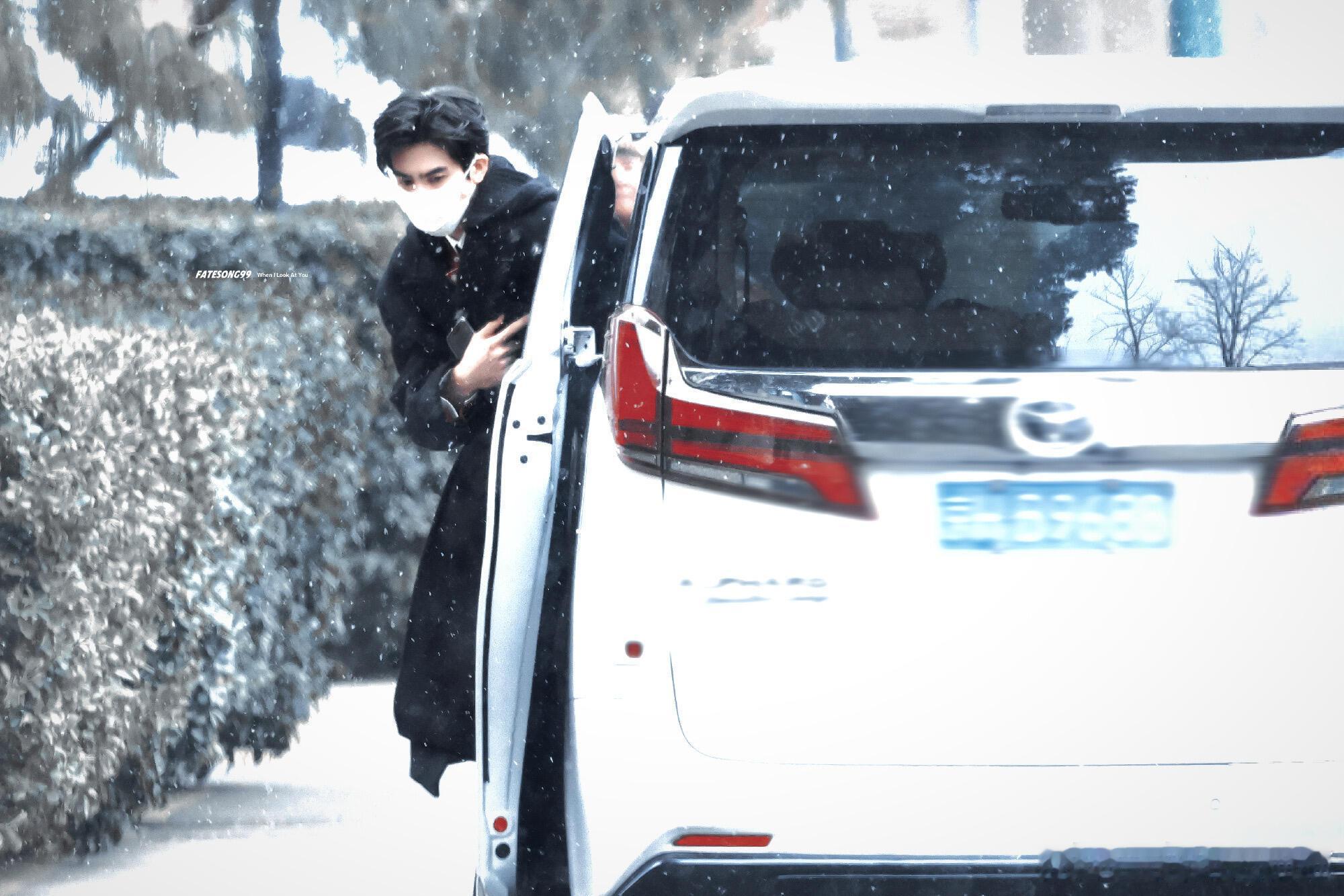 雪天出神图，宋威龙春晚联排路透帅我一跳