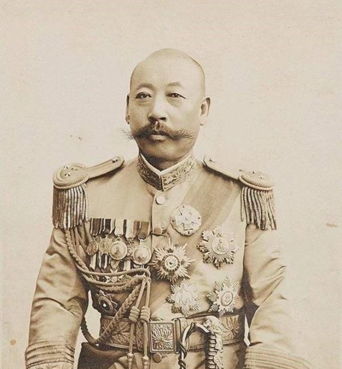 1936年，袁世凯的女儿大婚，进入洞房后，新郎兴致全无，怒骂新娘：“你个残花败柳