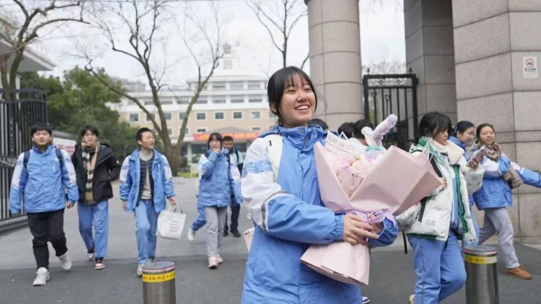 98分赋分是满分! 2025浙江普高首考物理赋分表, 请你看仔细