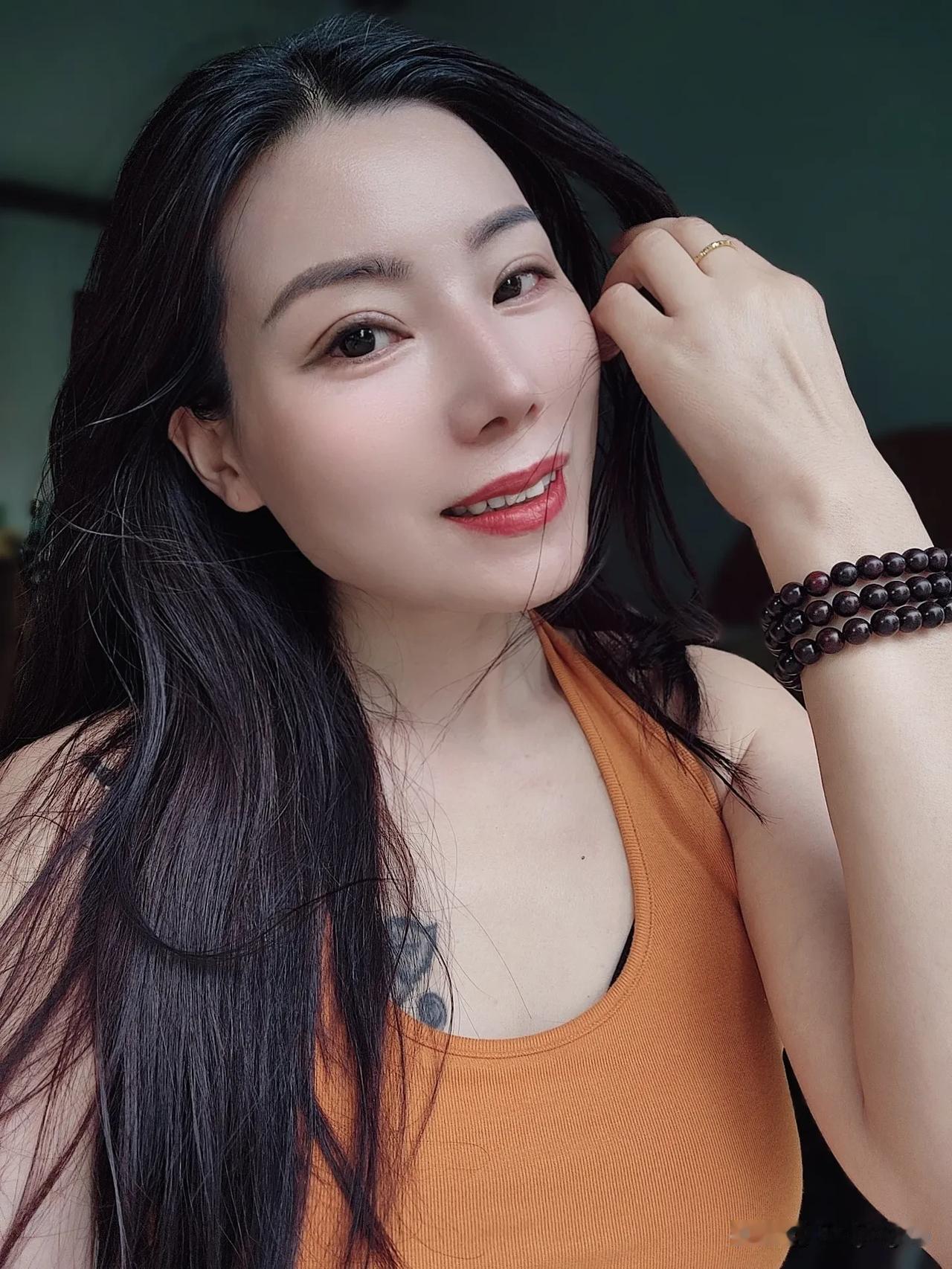 老家早上的天气真舒服呢，早安吖🌞阳光女人精致到老爱拍照的女人最迷人爱拍照爱
