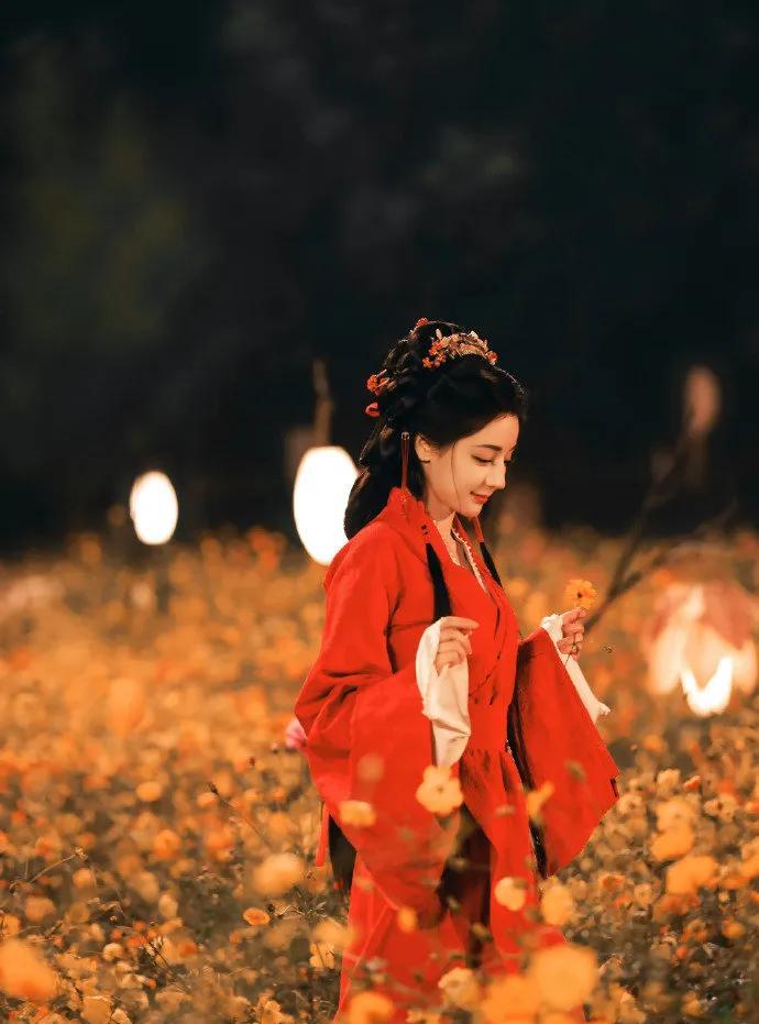 《震惊！“饼”硬塞迪丽热巴好些年，非官宣不认！热巴优秀，台词打戏身段气质俱佳，现