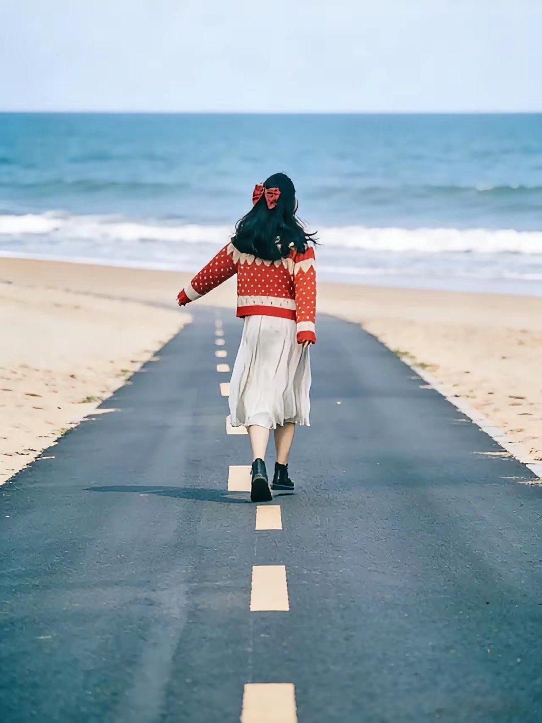 真正厉害的人，只做三件事，第一，坚持锻炼每天给自己定个数，半小时慢跑，一小时的快