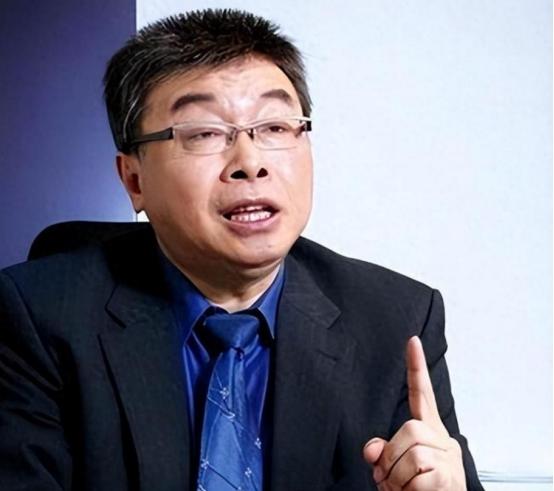 台湾著名时事评论员邱毅曾直言：“大部分台湾头脑清楚的人，都建议大陆如果真的要解放