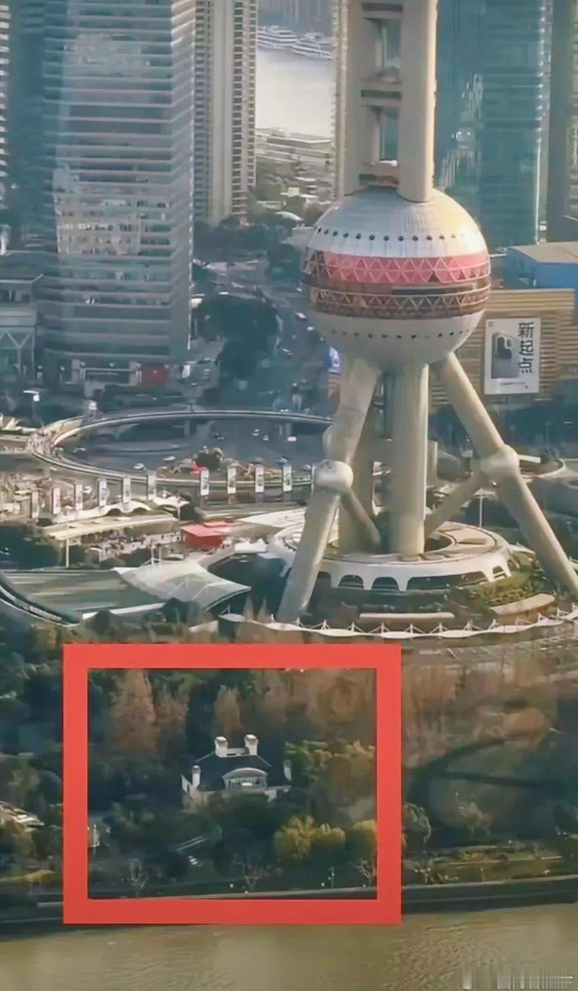 在上海这种寸土寸金的地方，东方明珠下面居然有一栋别墅，这是哪位大佬的？