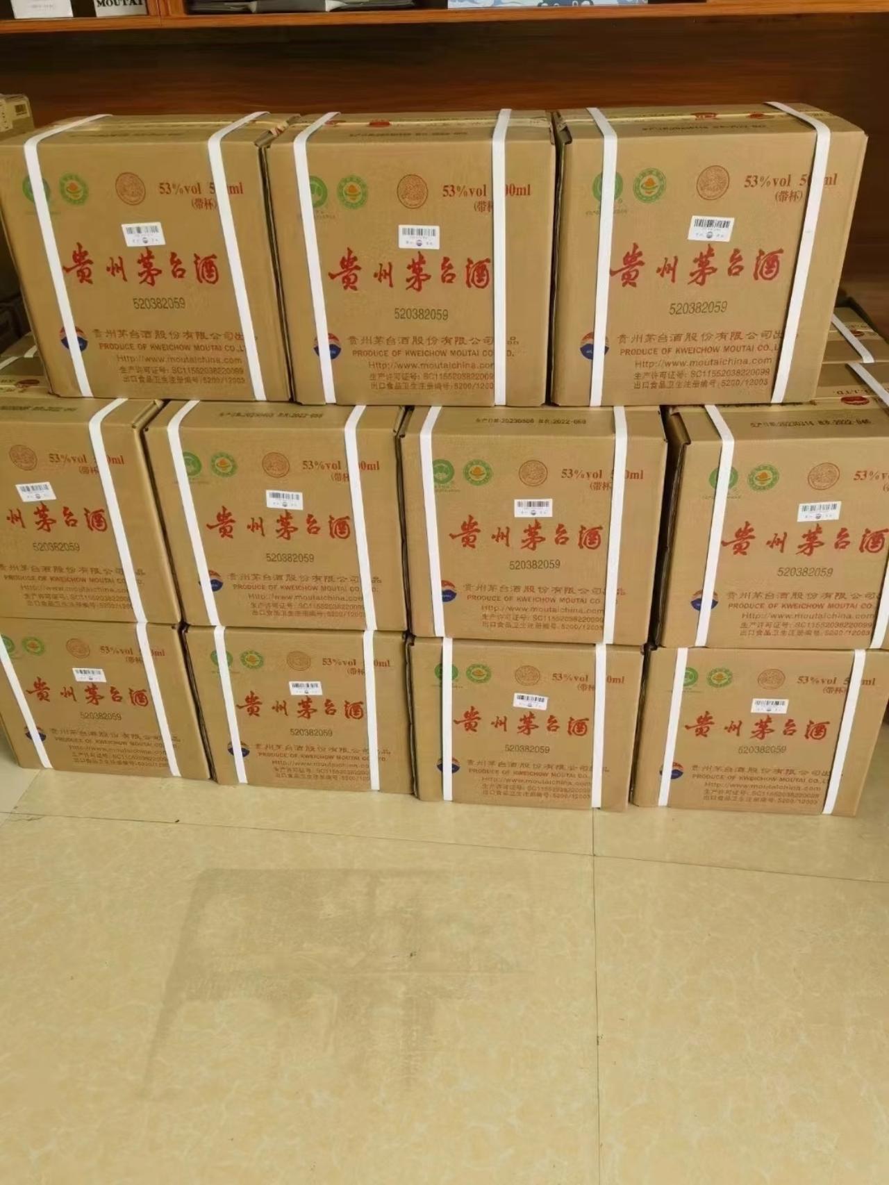 济南一个老板，500箱茅台，2800一瓶收的。现在呢？1700。五百多万，就