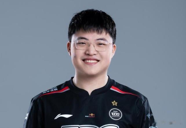 EDG老岳：Uzi明年是否还打，要看他自己决定EDG老岳最近在直播中，被很多